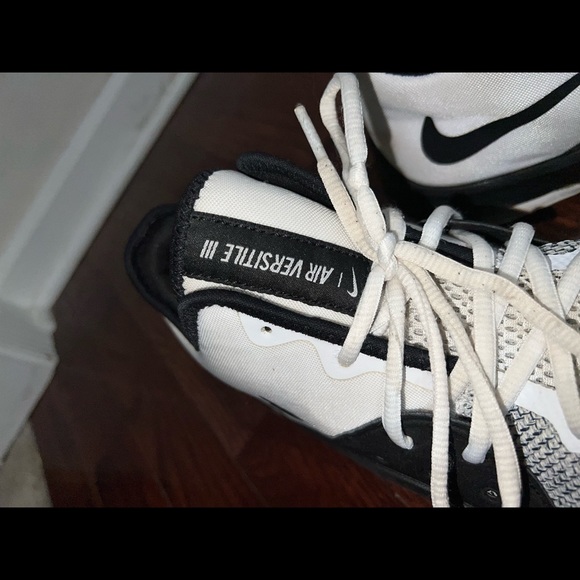 Nike AIR VERSITILE 3 'WHITE BLACK - Mens Size 11.5 - Picture 4 of 11